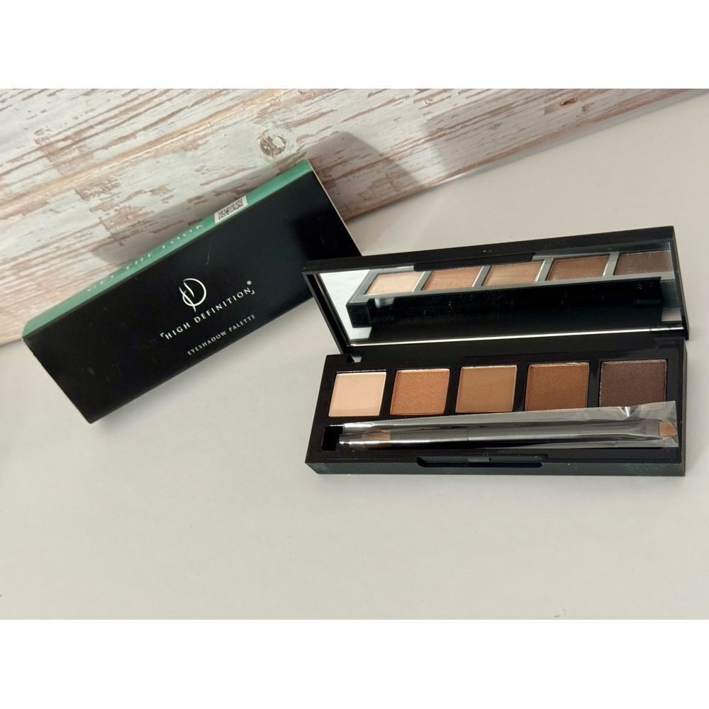High Definition Eyeshadow Palette - 002 Foxy - Matte Neutrals - New‎ In Box